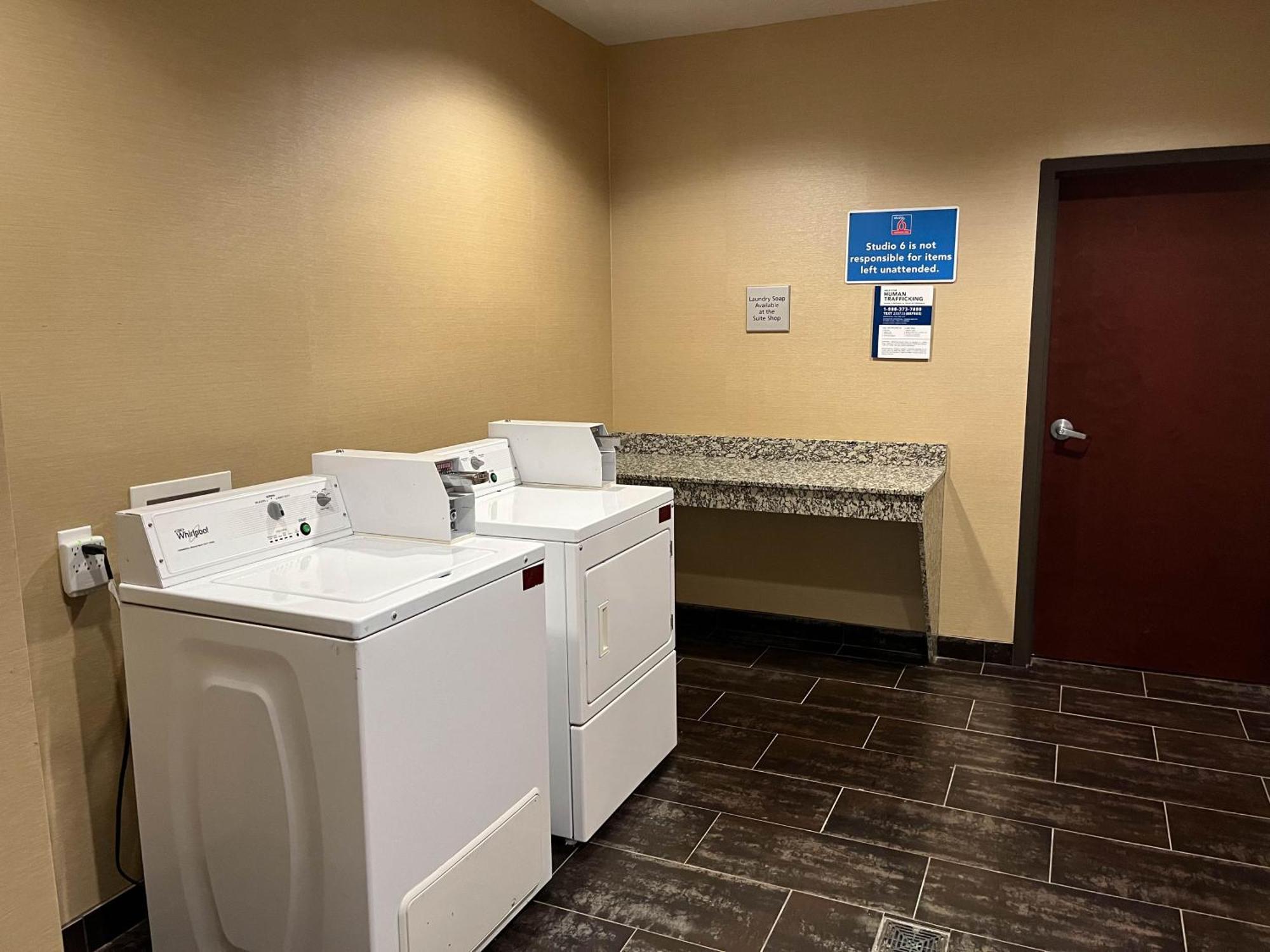 Quality Inn & Suites Pearsall Ngoại thất bức ảnh