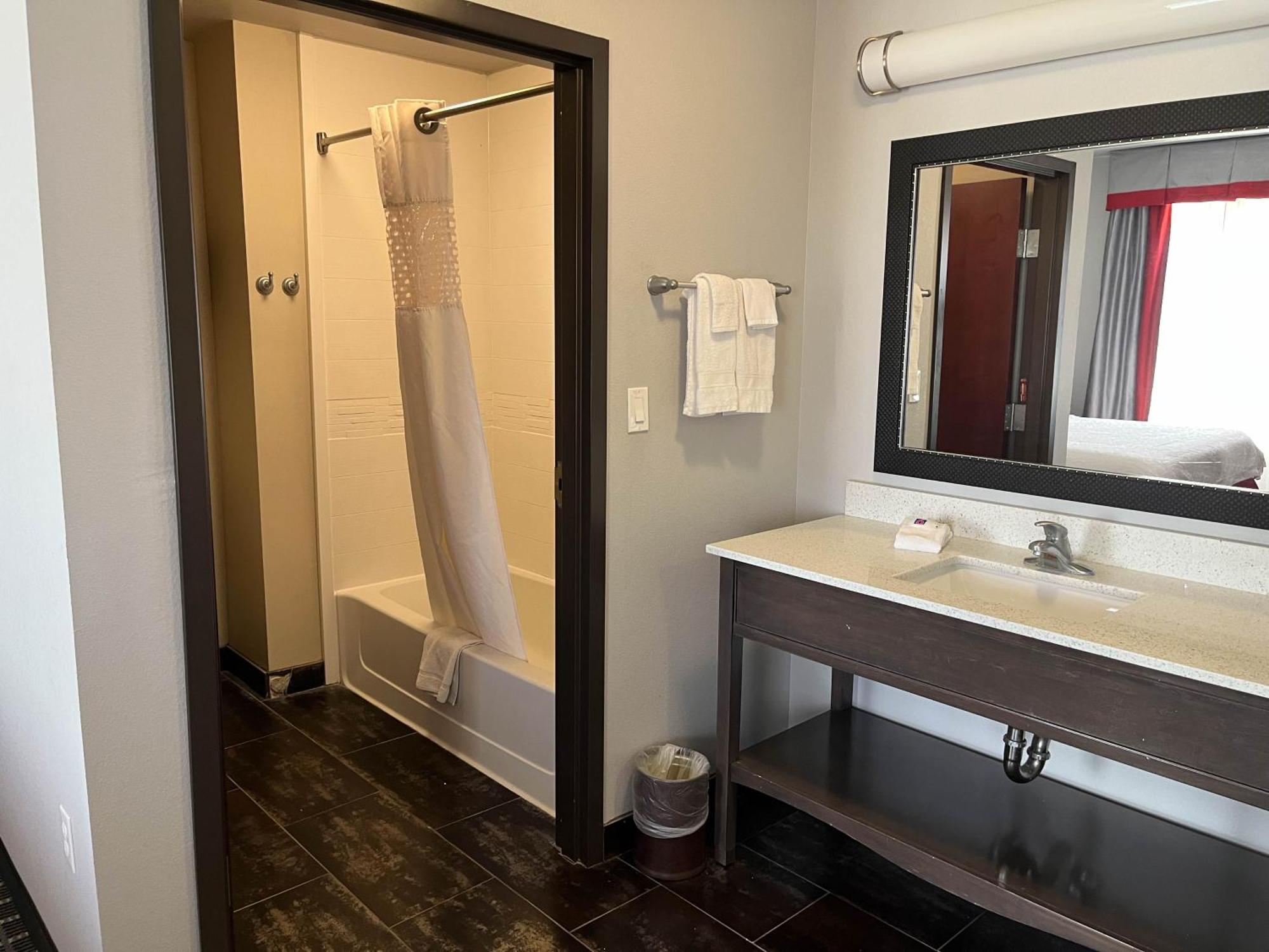 Quality Inn & Suites Pearsall Ngoại thất bức ảnh