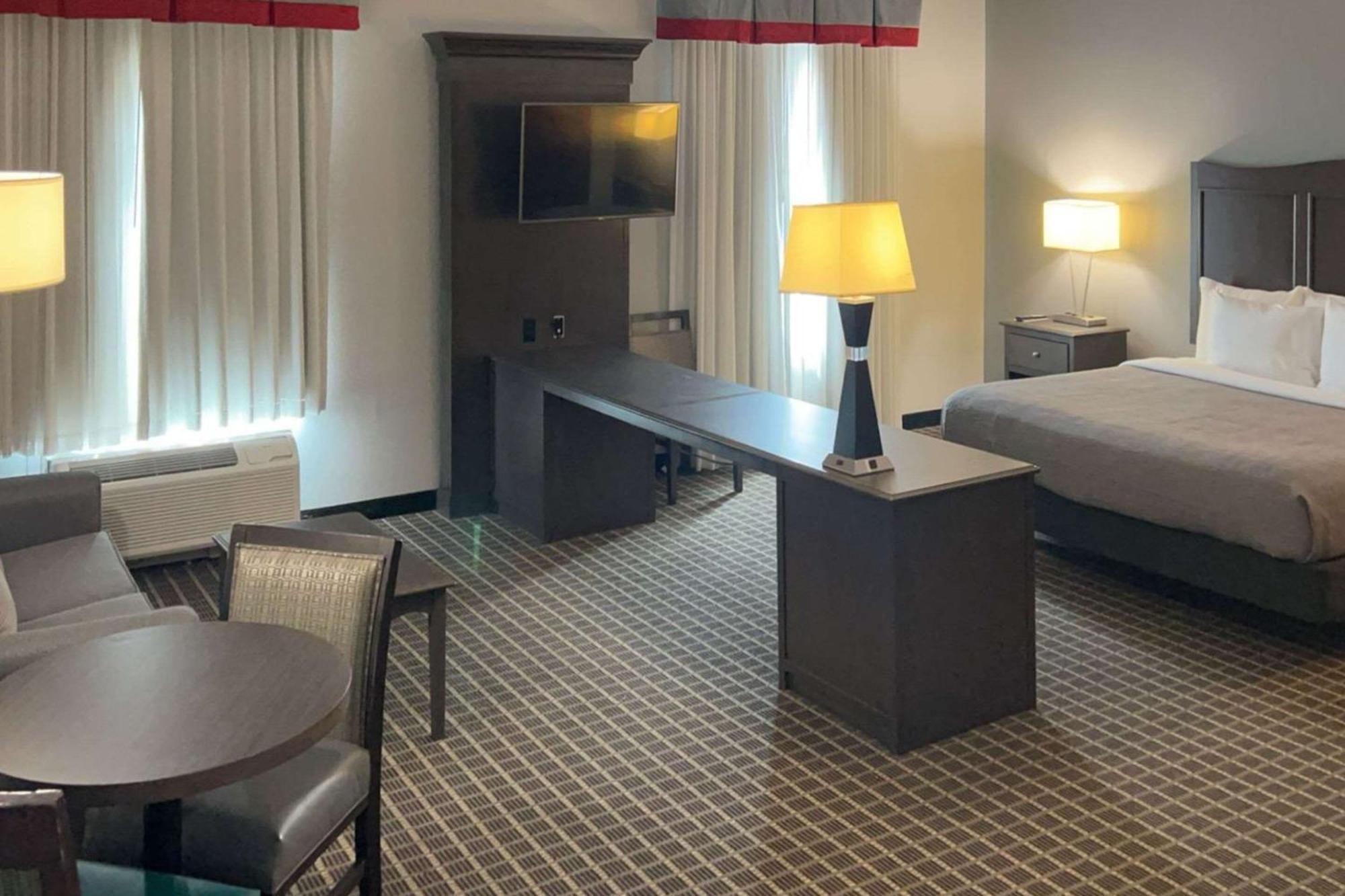 Quality Inn & Suites Pearsall Ngoại thất bức ảnh