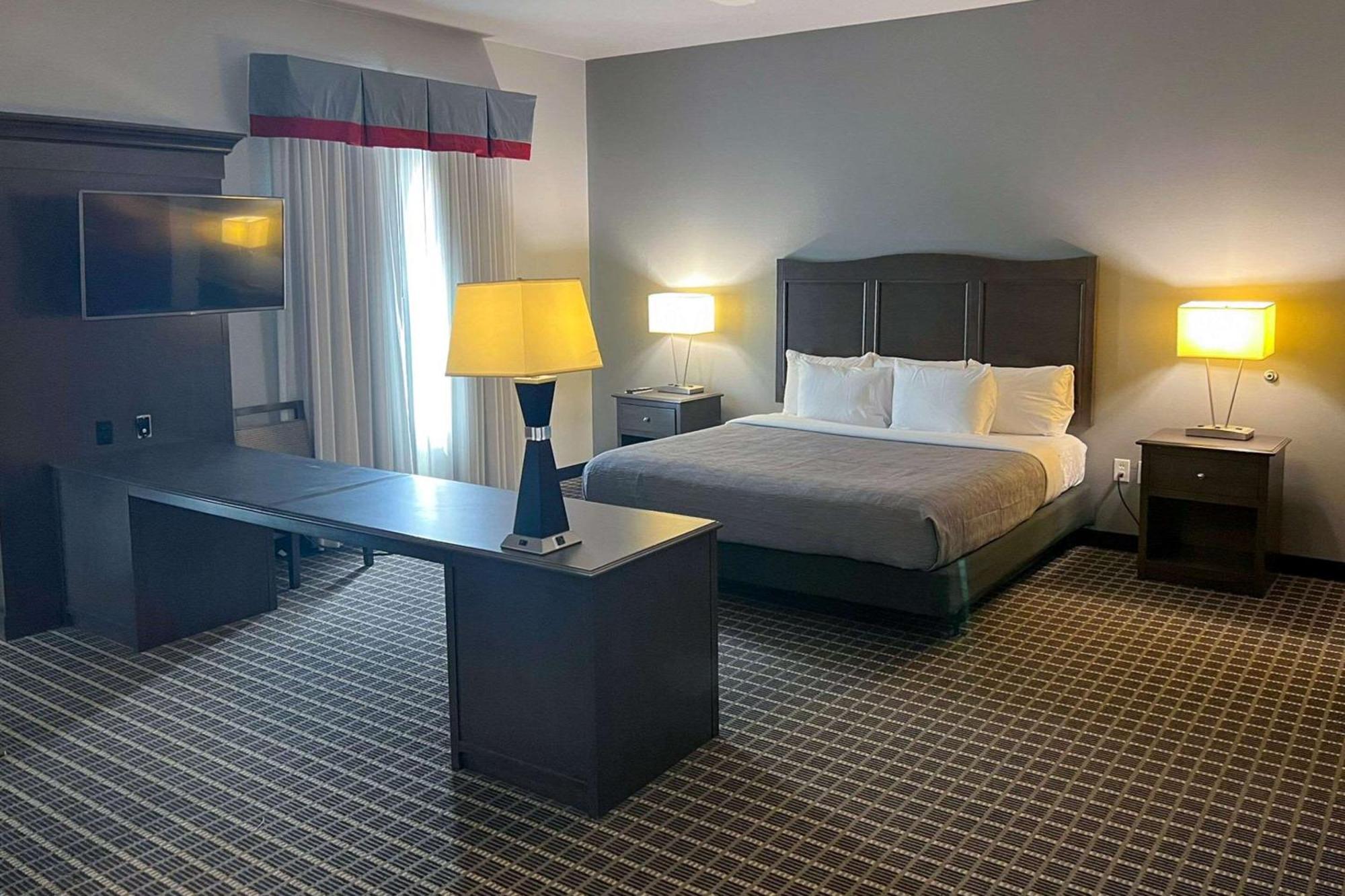 Quality Inn & Suites Pearsall Ngoại thất bức ảnh