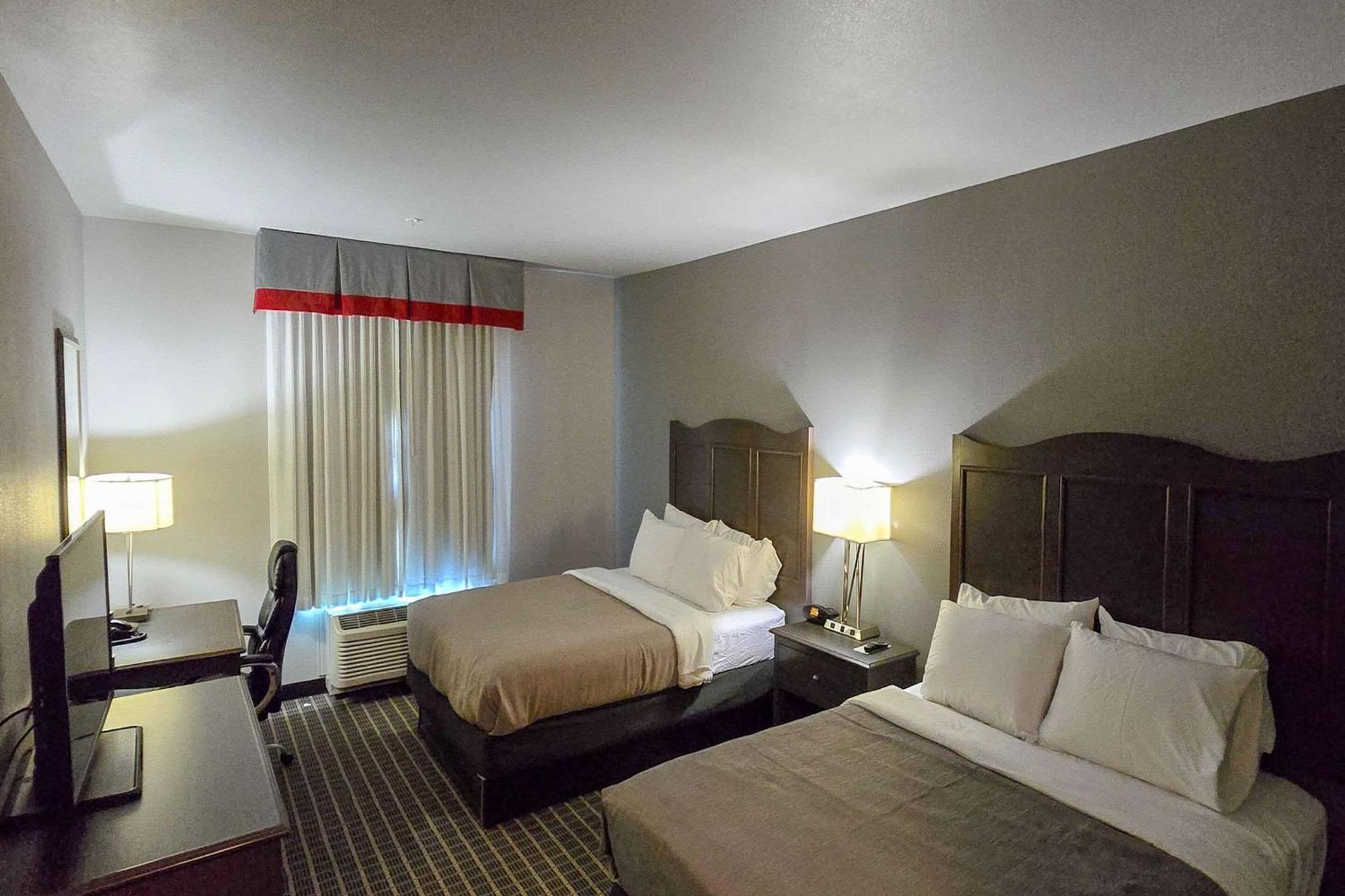 Quality Inn & Suites Pearsall Ngoại thất bức ảnh