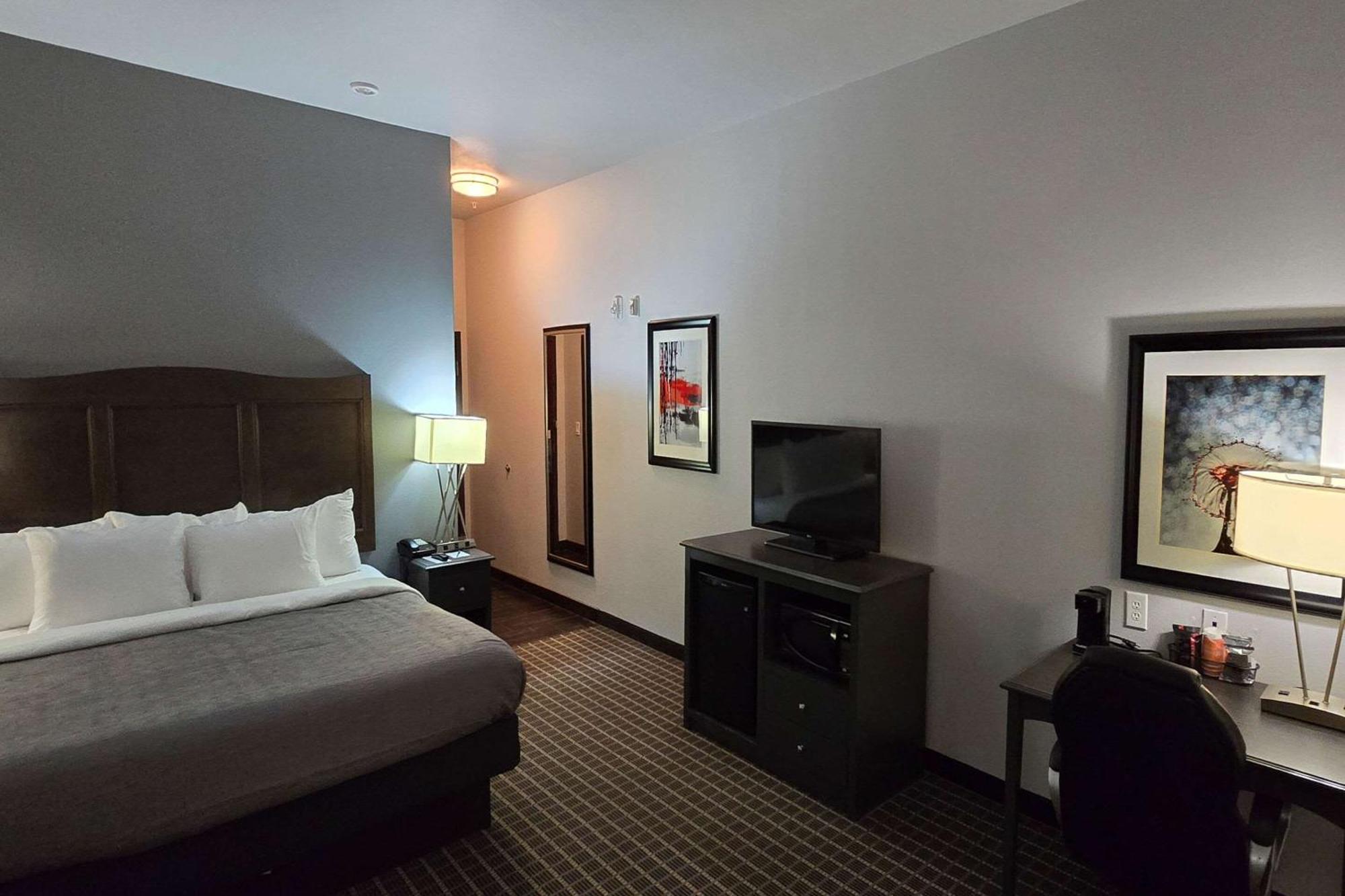 Quality Inn & Suites Pearsall Ngoại thất bức ảnh