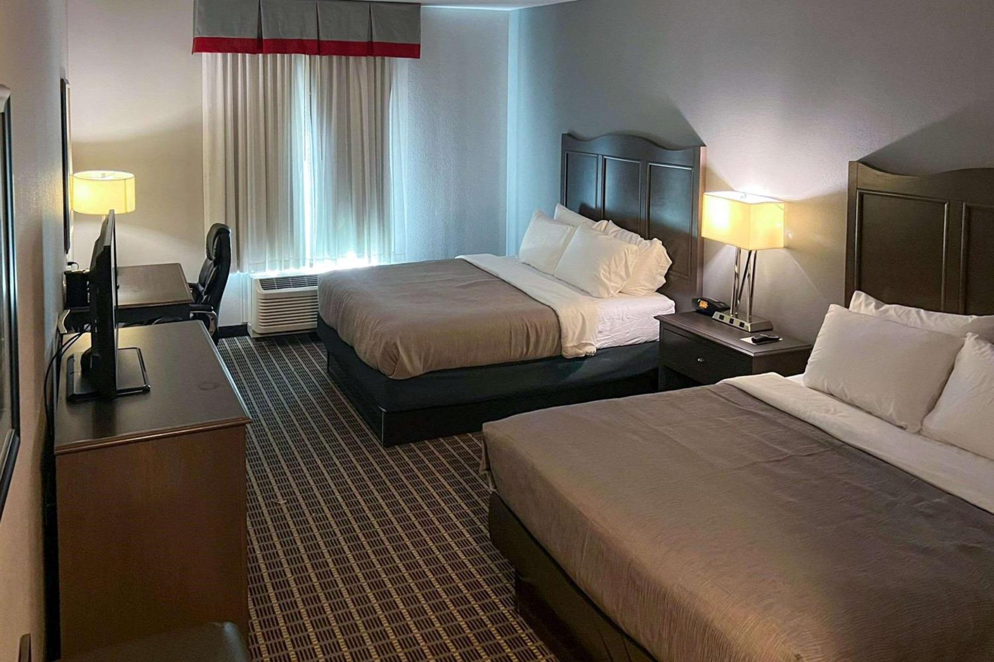Quality Inn & Suites Pearsall Ngoại thất bức ảnh