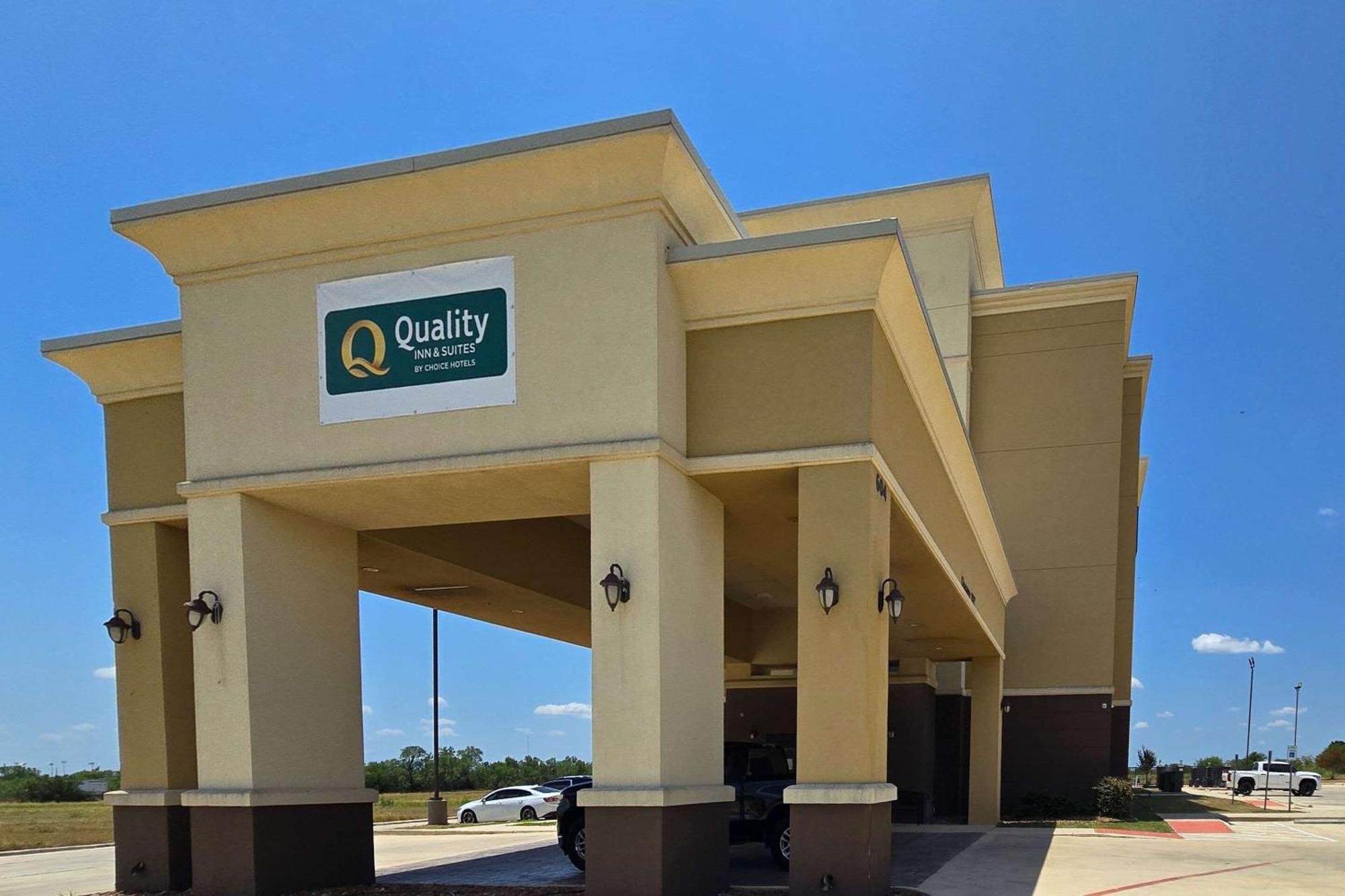 Quality Inn & Suites Pearsall Ngoại thất bức ảnh