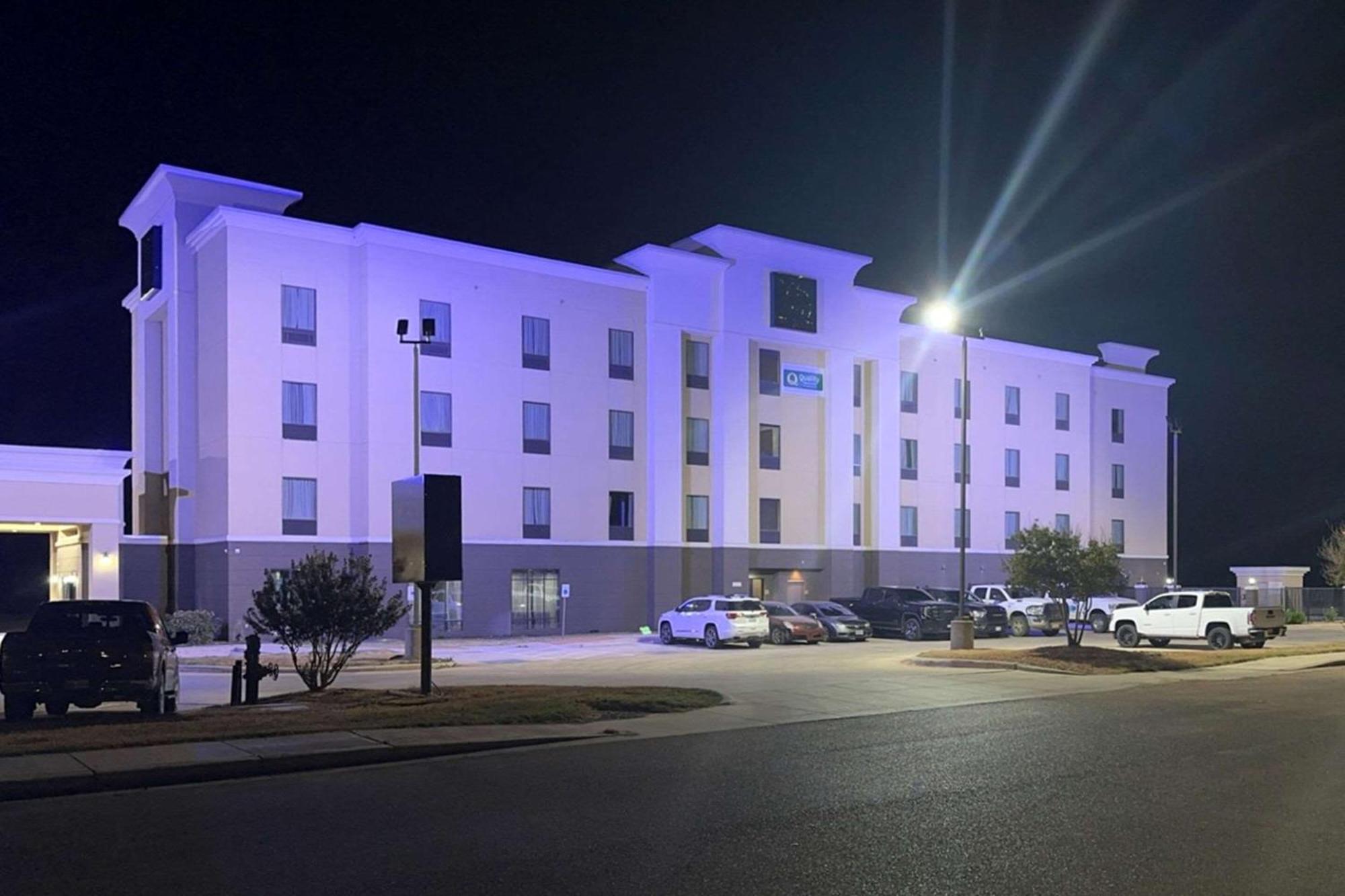 Quality Inn & Suites Pearsall Ngoại thất bức ảnh