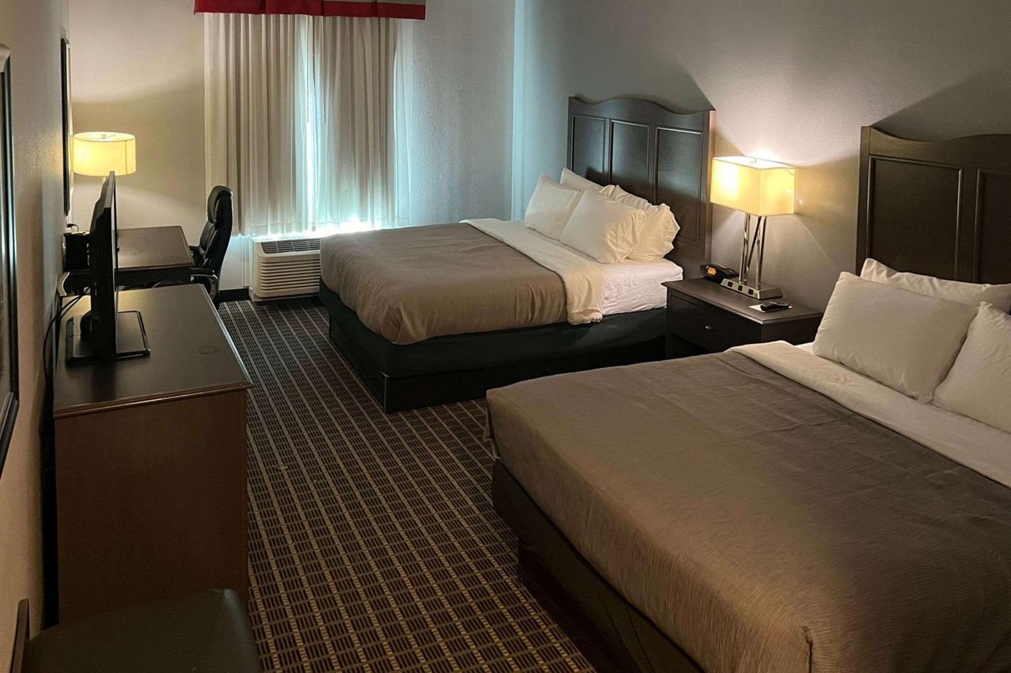 Quality Inn & Suites Pearsall Ngoại thất bức ảnh