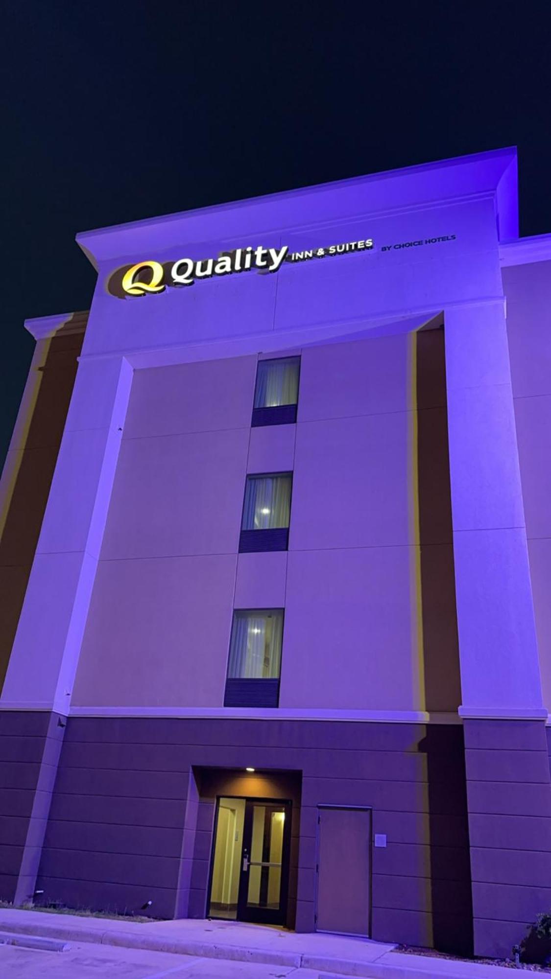Quality Inn & Suites Pearsall Ngoại thất bức ảnh