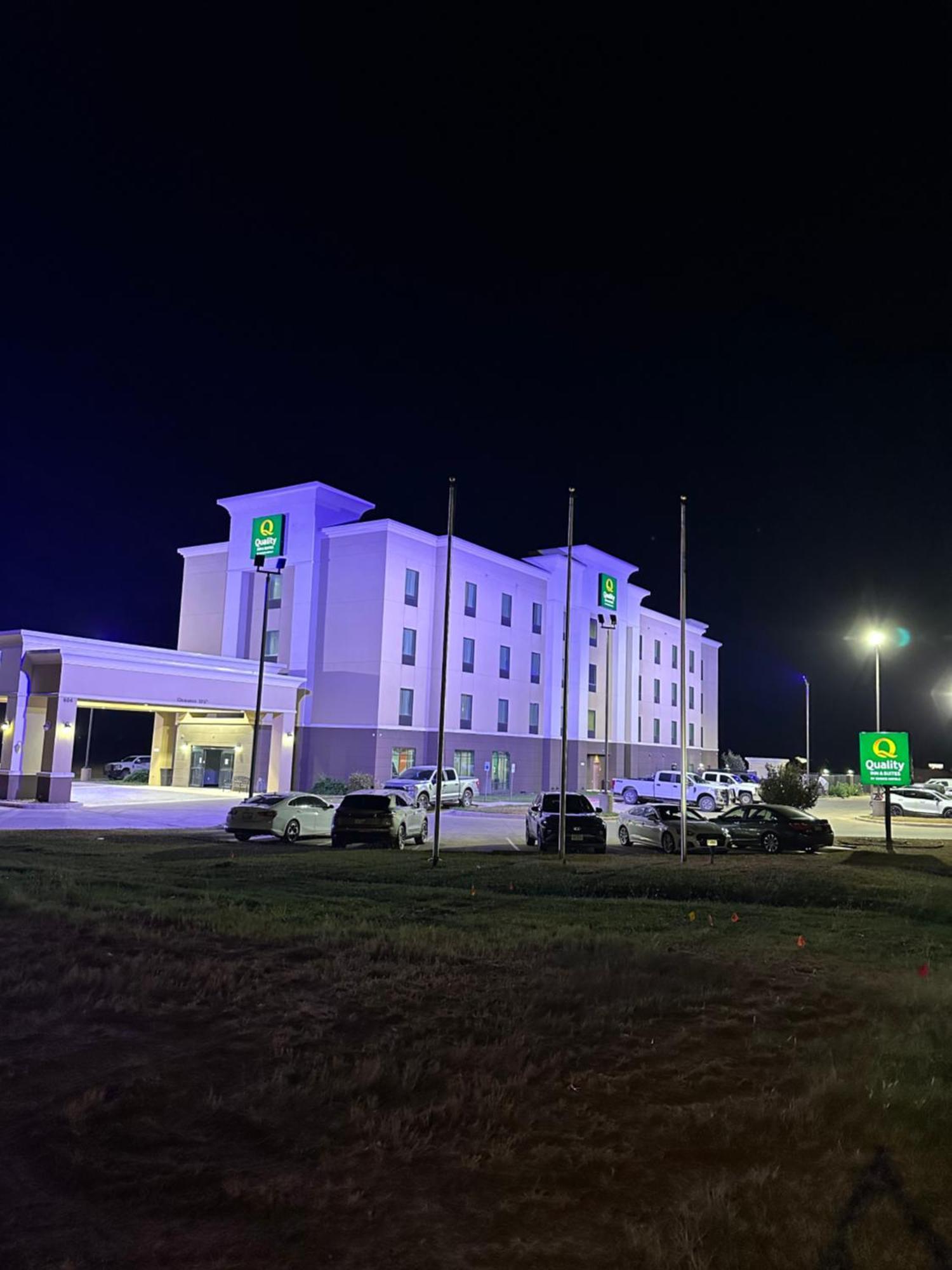Quality Inn & Suites Pearsall Ngoại thất bức ảnh